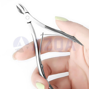 Cortacutículas y cortaúñas de acero inoxidable con mandíbula de precisión para manicura, pedicura y cuidado de uñas. - Product Image 3