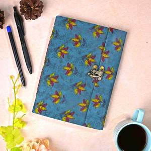 Diario/Cuaderno de Ensueño Floral Azul Hecho a Mano, con Cierre, Papel Reciclado, 8x6 Pulgadas - Product Image 1