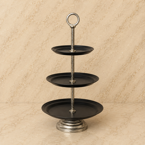 Support de service moderne en métal noir et argent à trois niveaux avec plateaux ronds, organisateur de présentation de desserts peu encombrant pour les fêtes - Product Image 1