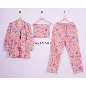 ชุดนอนผ้าฝ้ายแขนยาวสำหรับผู้หญิง ชุดฤดูร้อน เสื้อและกางเกงพิมพ์ลายดอกไม้แบบอินเดียด้วยเทคนิคแฮนด์บล็อก ชุดนอนลายดอกไม้ - Product Image 1