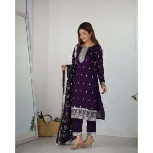 Magnifique ensemble haut et pantalon de marque KB, taille XS, pour les fêtes, avec dupatta - Product Image 3