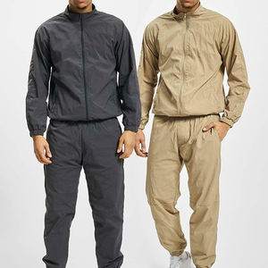 Conjunto Deportivo Ligero para Hombre, Diseño Moderno, Chaqueta con Cuello Alto y Pantalones de Corte Regular, Estilo Casual para Exteriores - Product Image 1