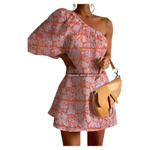 Vestido de un solo hombro con manga abullonada y estampado a mano, en stock, de una pieza, para mujer, con corte alto en la cintura. - Product Image 3