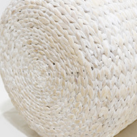 Chic Coastal Mimbre Agua Jacinto Puf Redondo Tejido a mano Acabado blanqueado Sostenible Vietnam Hecho a mano Muebles minimalistas modernos