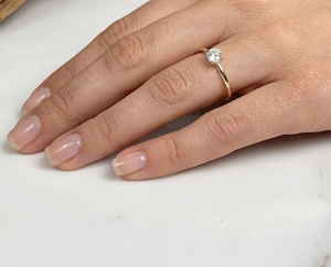 Anillo SARVOTTAM de Oro Amarillo de 14 Quilates con Diamante Solitario Redondo en Engaste de Garras, Joyería Fina para Mujer, Estilo Minimalista, para Boda, Aniversario o Fiesta - Product Image 1