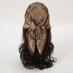 Foulard carré en soie imprimé de luxe pour femme, châle en satin, écharpe, bandana, hijab floral - Product Image 3