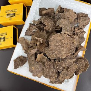 Copeaux d'agarwood de char oud de qualité supérieure du Vietnam |   Sol naturel de qualité supérieure, à forte teneur en huile |   Longue durée de combustion avec prix de gros - Product Image 1