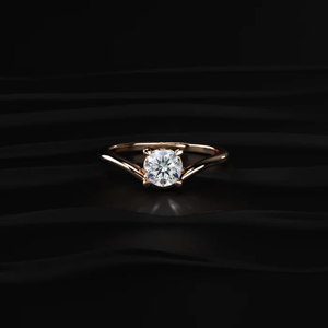 Nouvelle bague solitaire tendance 1 carat avec bande incurvée en or 14 carats, diamant de laboratoire éthique certifié IGI, bague de fiançailles élégante et luxueuse - Product Image 1