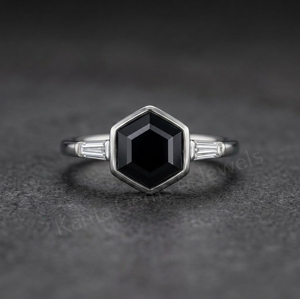 Bague minimaliste en argent sterling 925 plaqué oxydé avec pierre précieuse en onyx noir hexagonal de 8 mm, sertie dans un cadre, cadeau pour lui - Product Image 1