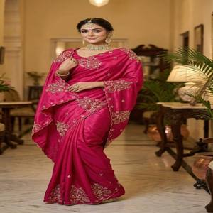 Sari en soie douce et brillante VASTRA COTTAGE, design de créateur, avec broderie Zarkan et travail de diamants, bordure ajourée, accompagné d'un chemisier élégant - Product Image 1