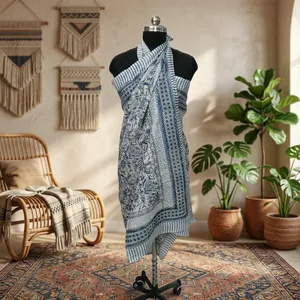 Pareo de algodón estampado a mano con diseño floral azul, ligero, para la playa, para mujer, para viajes y uso diario. - Product Image 3