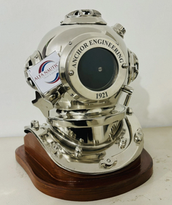 Casco de Buceo Plateado, Modelo Mark V de la Marina de los Estados Unidos, Mini Casco de Buceo con Base - Product Image 1