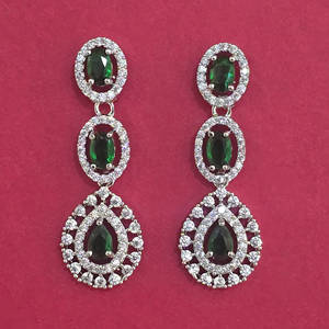 Kanhai Jewels, Exportador de Joyería Artificial de la India, Dije de Zirconia con Baño de Rodio, Diseño Clásico para Aniversario 444100 - Product Image 3