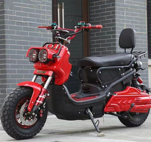 มอเตอร์ไซค์ไฟฟ้าความเร็วสูง 1500 วัตต์ สำหรับผู้ใหญ่ สกู๊ตเตอร์สองล้อพร้อมแป้นเหยียบและแบตเตอรี่ลิเธียมแบบถอดได้ - Product Image 2