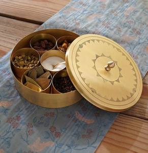 Boîte à épices multifonctionnelle en laiton très demandée avec couvercle en verre, ensemble de boîtes à épices pour cuisine de la marque K Golden Brass - Product Image 5