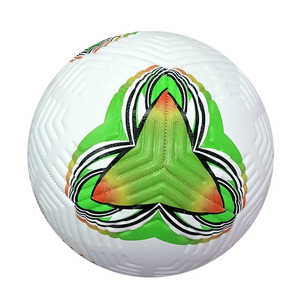 Ballon de football professionnel personnalisé Oxva Industries avec chambre à air en butyl, design léger et écologique, haute rétention d'air, taille personnalisée - Product Image 3