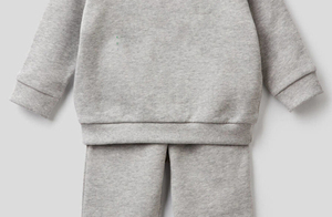 Ensemble de survêtement personnalisé pour enfants, vêtements de sport pour jeunes, production OEM haut de gamme, service de marque privée et commandes d'exportation en gros - Product Image 4