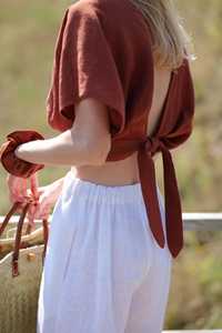 เสื้อผู้หญิงสไตล์วินเทจเรียบง่าย ผ้าลินิน 100% แบบพันรอบตัว ไร้แขน คอวี ผูกด้านข้าง เสื้อเบลาส์สำหรับใส่ทำงาน ODM เป็นมิตรกับสิ่งแวดล้อม ระบายอากาศได้ดี แบบผูกโบว์ - Product Image 4