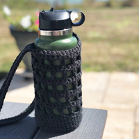 Gehaakte ecovriendelijke katoenen wollen fleshouder met zakjes, modern en eenvoudig design voor crossbody waterfleshoes, opbergruimte voor thuis.