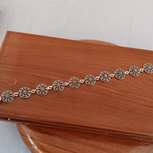 Pulsera de Plata de Ley 925 Vintage con Cuentas Florales, Acabado Oxidado, Sin Piedras Preciosas, Estilo Romántico, Regalo Diario para Mujer - Product Image 4