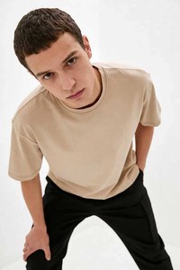 Camiseta Blanca para Hombre al por Mayor, Personalizable, Minimalista, Cuello Redondo, Color Beige, Algodón Suave, Ropa de Verano, Estilo Casual Urbano - Product Image 4