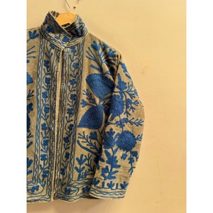 Veste en velours Suzani à col mandarin pour femme, broderie florale faite à la main, doublure intérieure en coton, veste pour l'hiver - Product Image 4