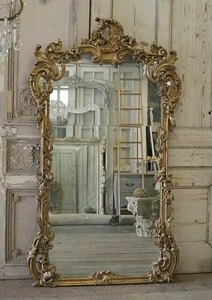 Miroir encadré en bois orné d'ornements dorés, décoration murale traditionnelle - Product Image 4
