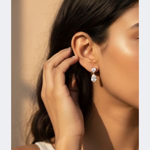 Boucles d'oreilles pendantes/linoïdes à deux pierres, 2,25 carats au total, en forme de cœur/poire, serties à griffes - Product Image 6