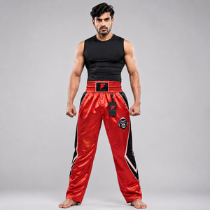 Pantalon de kick-boxing respirant conçu pour les artistes martiaux recherchant un confort supérieur, une flexibilité et une construction durable. - Product Image 1