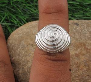 Bague de mode en argent sterling 925 avec serti clos, faite à la main, style classique bohème, solitaire délicat, certifiée Jaipur, unisexe, pour mariage et fête - Product Image 2