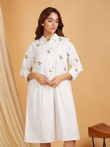 Vestido Camisero Blanco con Bordado Floral, Manga Tres Cuartos, Corte Holgado, Midi, Casual, Primaveral, con Cuello Camisero, para Mujer - Product Image 1