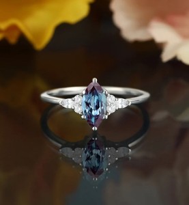 Bague de fiançailles et de mariage en argent sterling 925 avec alexandrite taille marquise, pierre précieuse à changement de couleur, bijou de mariée vintage de luxe, cadeau - Product Image 4
