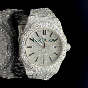 Montre en acier inoxydable argenté avec diamants Mossinate, design unique, durable et élégante, parfaite pour tous les événements formels ou décontractés - Product Image 2