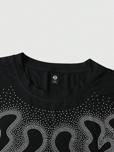 เสื้อยืดโอเวอร์ไซส์ลายกราฟิกประดับเพชรพลอย รุ่น 2026 สีดำ ประกายวิบวับ สไตล์ชนเผ่า สตรีทแวร์ ฮิปฮอป ทรงหลวม แขนสั้น สำหรับผู้ชาย - Product Image 4