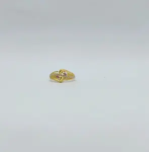 แหวนทองคำ 22K ดีไซน์ร่วมสมัย ประดับเพชรพาเว่ระยิบระยับและพลอยสีชมพูทับทิมสำหรับผู้หญิง - Product Image 2