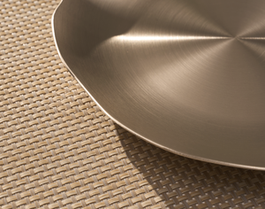 Plato YUGI de bronce con borde floral de loto coreano NOBBAN Premium para 2 personas, ideal para regalos y restaurantes. - Product Image 5