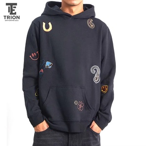 เสื้อฮู้ดดี้ปักลายผู้ชายขายดีอันดับต้นๆ ผ้าฝ้าย 100% ผ้าฟลีซสำหรับฤดูหนาว คุณภาพสูง ระบายอากาศได้ดี ไซส์ใหญ่พิเศษ ดีไซน์ 2 in 1 ครบครัน - Product Image 1