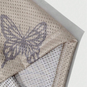 เสื้อเจอร์ซีย์อเมริกันฟุตบอลพิมพ์ลายผีเสื้อ OEM แบบตาข่ายทรงโอเวอร์ไซส์ สตรีทแวร์ เสื้อกีฬาหมายเลขพิมพ์ ระบายอากาศได้ดี ผลิตจากโพลีเอสเตอร์ รับผลิตตามสั่งจำนวนมาก - Product Image 6