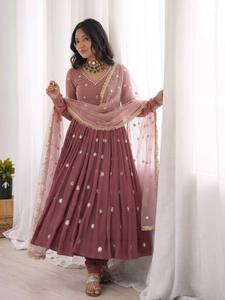 VISHNU K DESIGNS Ensemble de costume et dupatta en tricot de georgette lourde brodée à manches longues, coupe régulière, séchage rapide, moderne pour femme - Product Image 3
