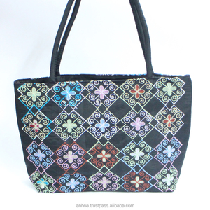 Bolsa de lino bordada a mano con asas de Bambú - Product Image 6