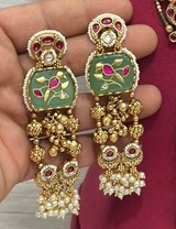Magnifique ensemble de collier Rajwadi en or plaqué, inspiré de Sabyasachi, fait main, de qualité supérieure, avec des pierres Kundan, des perles fines et des pierres Polki, idéal pour un mariage. - Product Image 2