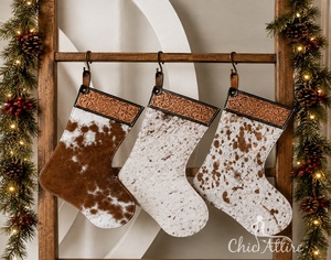 Chaussette de Noël en cuir véritable de vachette, motif floral gravé, style western ranch farmhouse, meilleurs cadeaux de Noël, accessoires - Product Image 1
