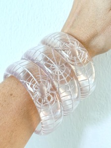 Brazaletes de Resina de Textura Suave, Brazaletes de Resina de Superficie Fina, Brazaletes de Resina con Acabado Sólido, Resina para Uso en Fábrica y Venta al por Mayor Personalizada - Product Image 5