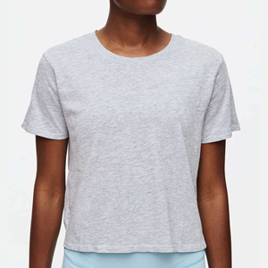 T-shirt basique décontracté de qualité supérieure pour femme, col rond, manches courtes, personnalisable avec impression sérigraphique - Product Image 1
