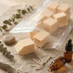 [K-ESSENTIALS] Ensemble d'éponges à poudre pour le visage jetables, hygiéniques, beiges, portables et multi-usages - Product Image 1