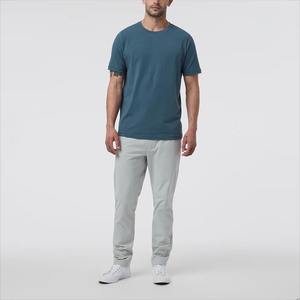 Nouveau T-shirt de sport décontracté pour homme, coupe ajustée, imprimé personnalisé, noir, respirant, 100 % polyester, idéal pour la gym - Product Image 3