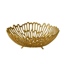 Bol décoratif doré sur piédestal, fait main en métal, organiseur de fruits et légumes, plaqué or, décoration de cuisine et de maison, accent de luxe, idéal pour un cadeau. - Product Image 4