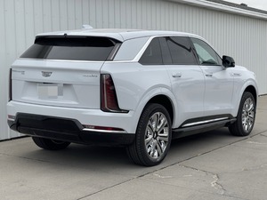 Cadillac ESCALADE IQ hybride de luxe 2026, SUV à transmission intégrale avec toit ouvrant panoramique et sièges en cuir - Product Image 3