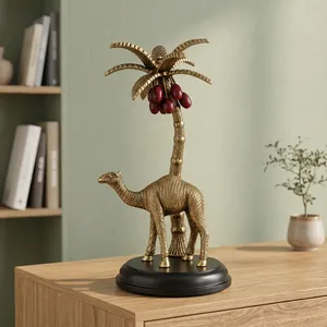 Sculpture décorative de luxe pour la maison en laiton antique, représentant un chameau et un palmier avec des fruits rouges décoratifs - Product Image 4