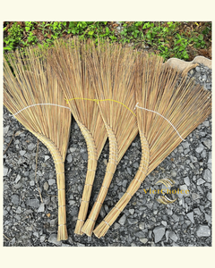 Balai à herbe naturelle VietChoice avec manche en bois, outil de nettoyage de sol écologique, 35-44 pouces, poils durs, style basique - Product Image 4